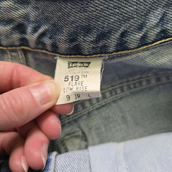 Vintage Levi's 519 Women's Light Wash Blue Denim Cutoff Shorts - Picture 7 of 14